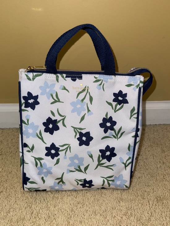 kate spade Handbags - kate spade Floral Lunch Bag Tote in Navy, Light Blue & Green